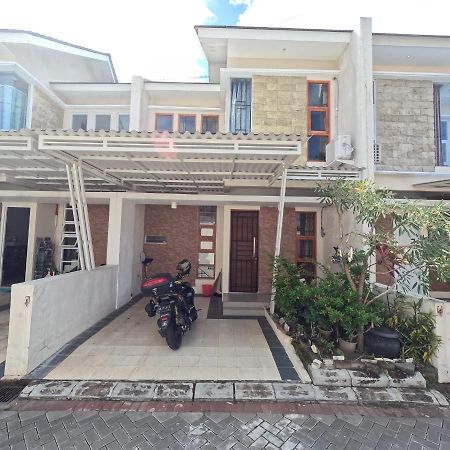 Ndalem Ngadimulyo Homestay Jogja Family Only Ngabean Buitenkant foto