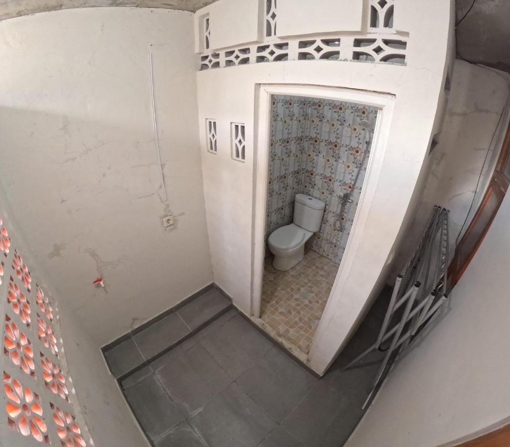 Ndalem Ngadimulyo Homestay Jogja Family Only Ngabean Buitenkant foto