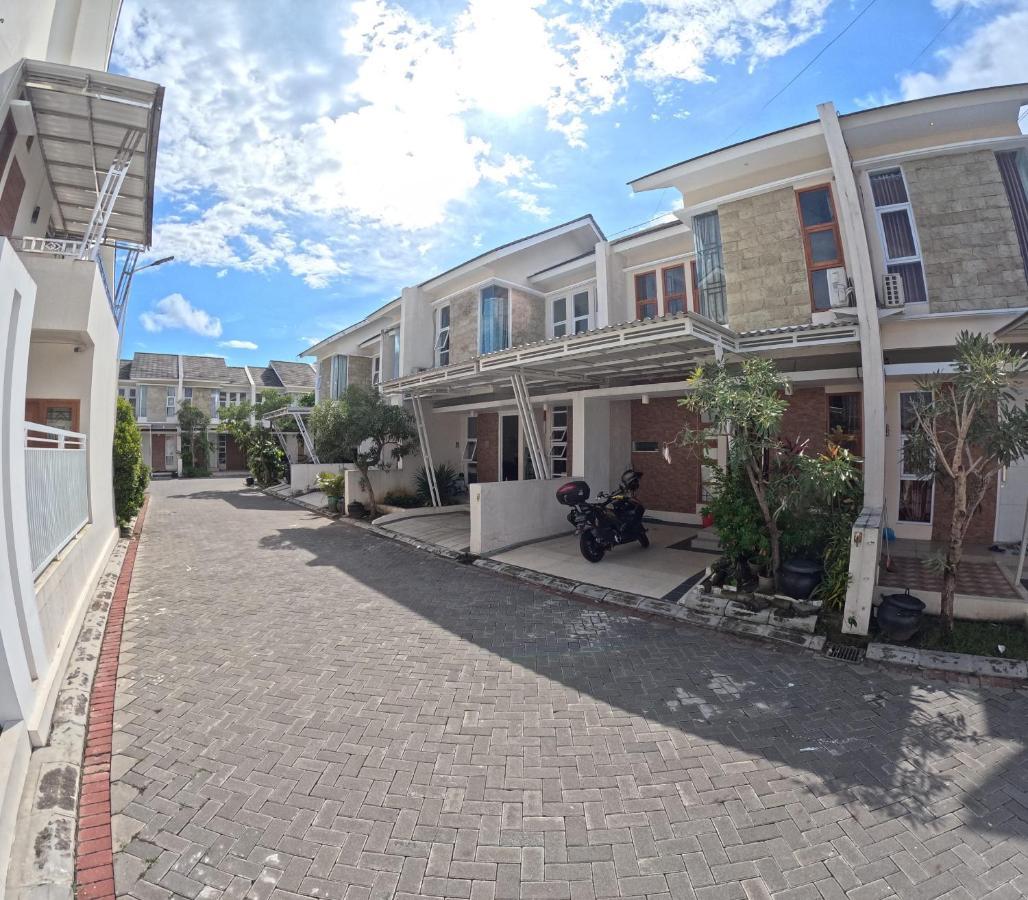 Ndalem Ngadimulyo Homestay Jogja Family Only Ngabean Buitenkant foto