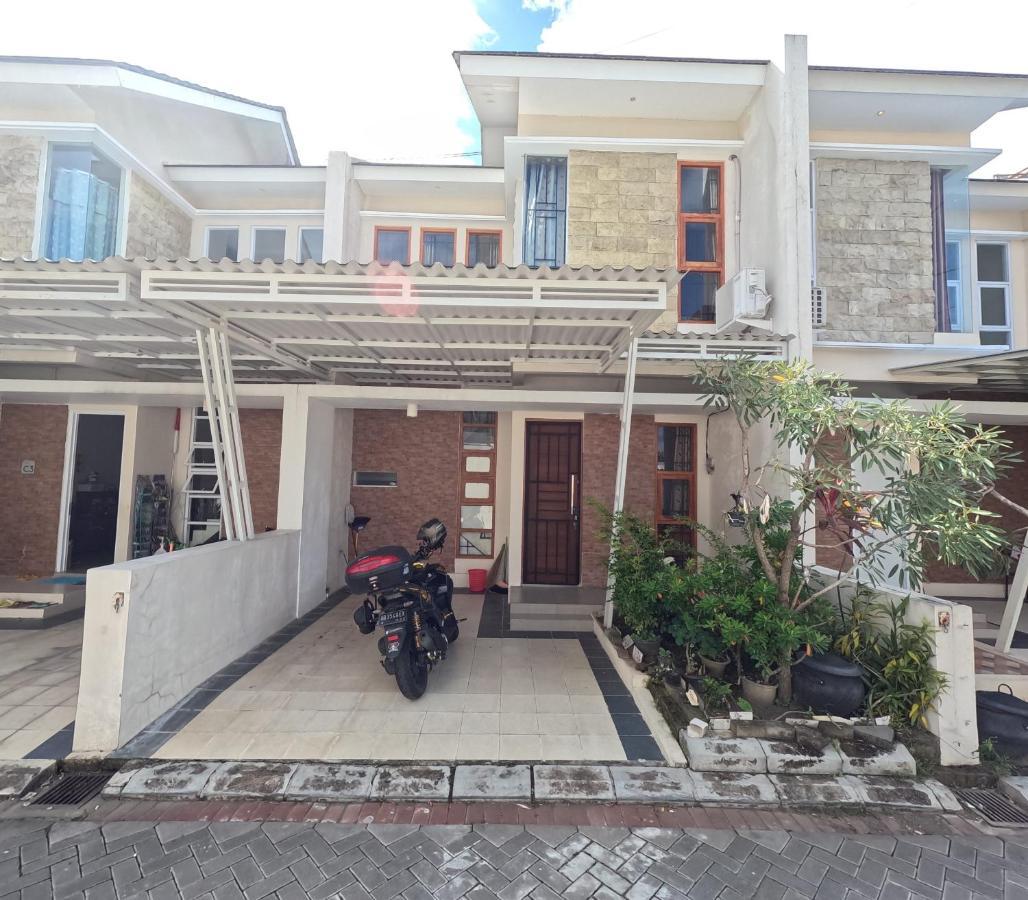Ndalem Ngadimulyo Homestay Jogja Family Only Ngabean Buitenkant foto