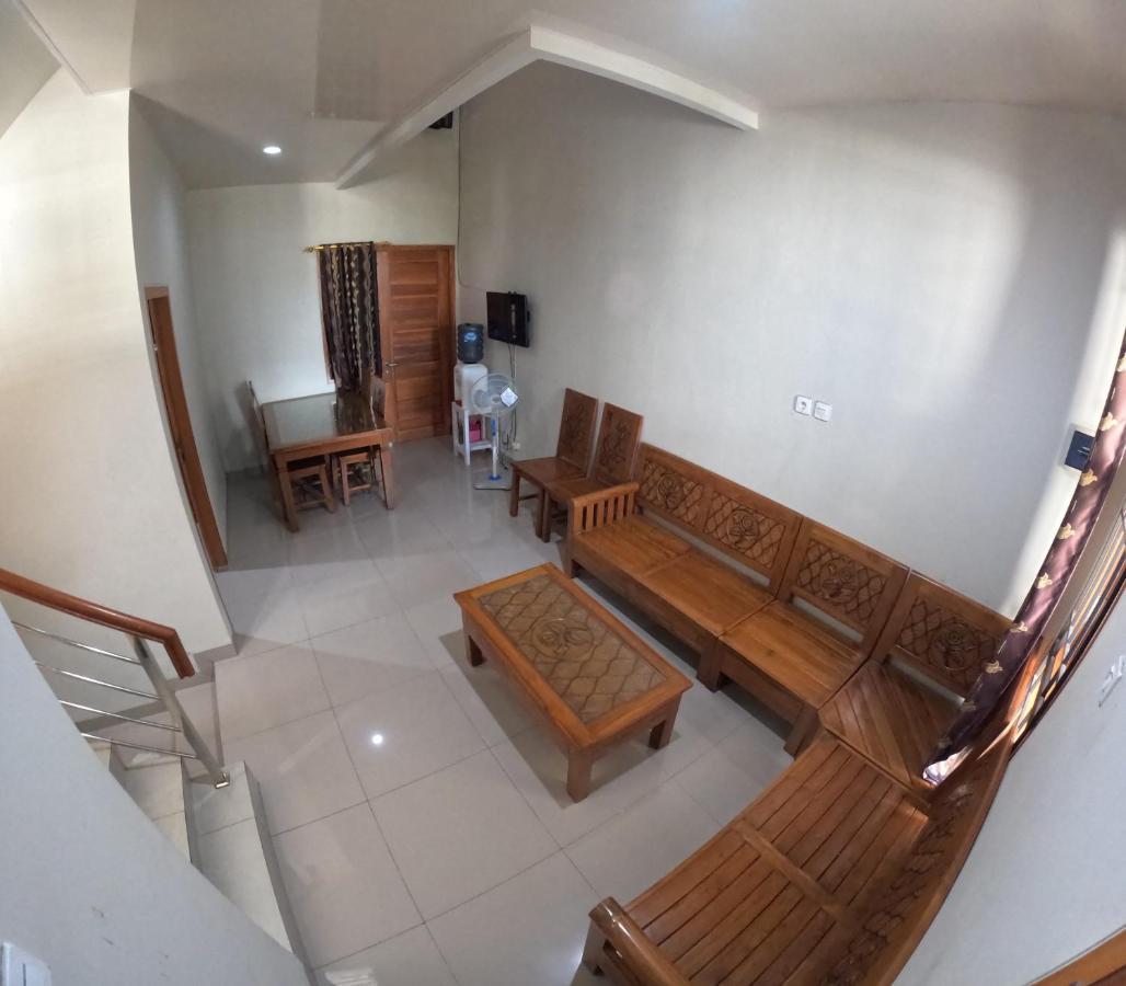Ndalem Ngadimulyo Homestay Jogja Family Only Ngabean Buitenkant foto