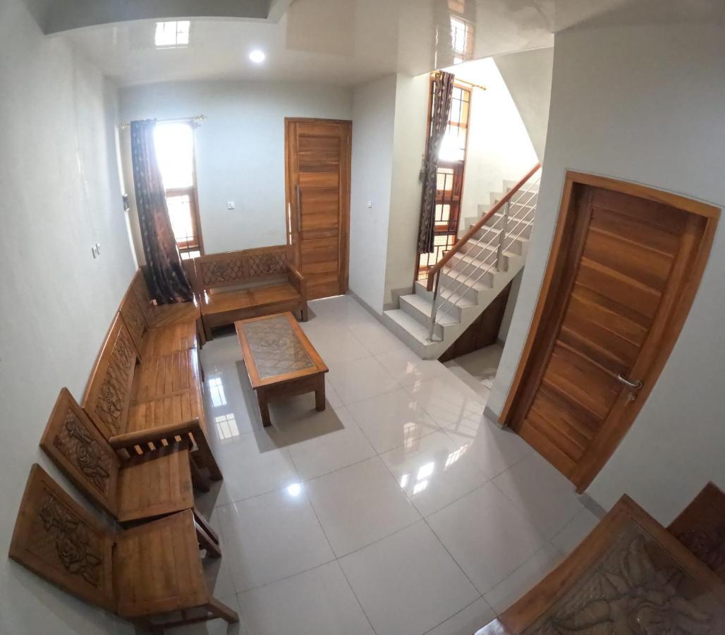 Ndalem Ngadimulyo Homestay Jogja Family Only Ngabean Buitenkant foto
